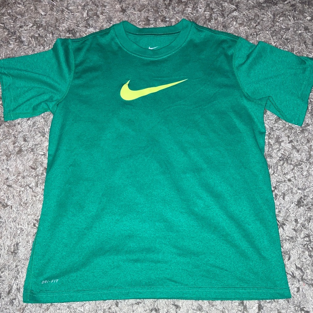 Nike Kids green and Yellow single Swoosh Tee size medium M